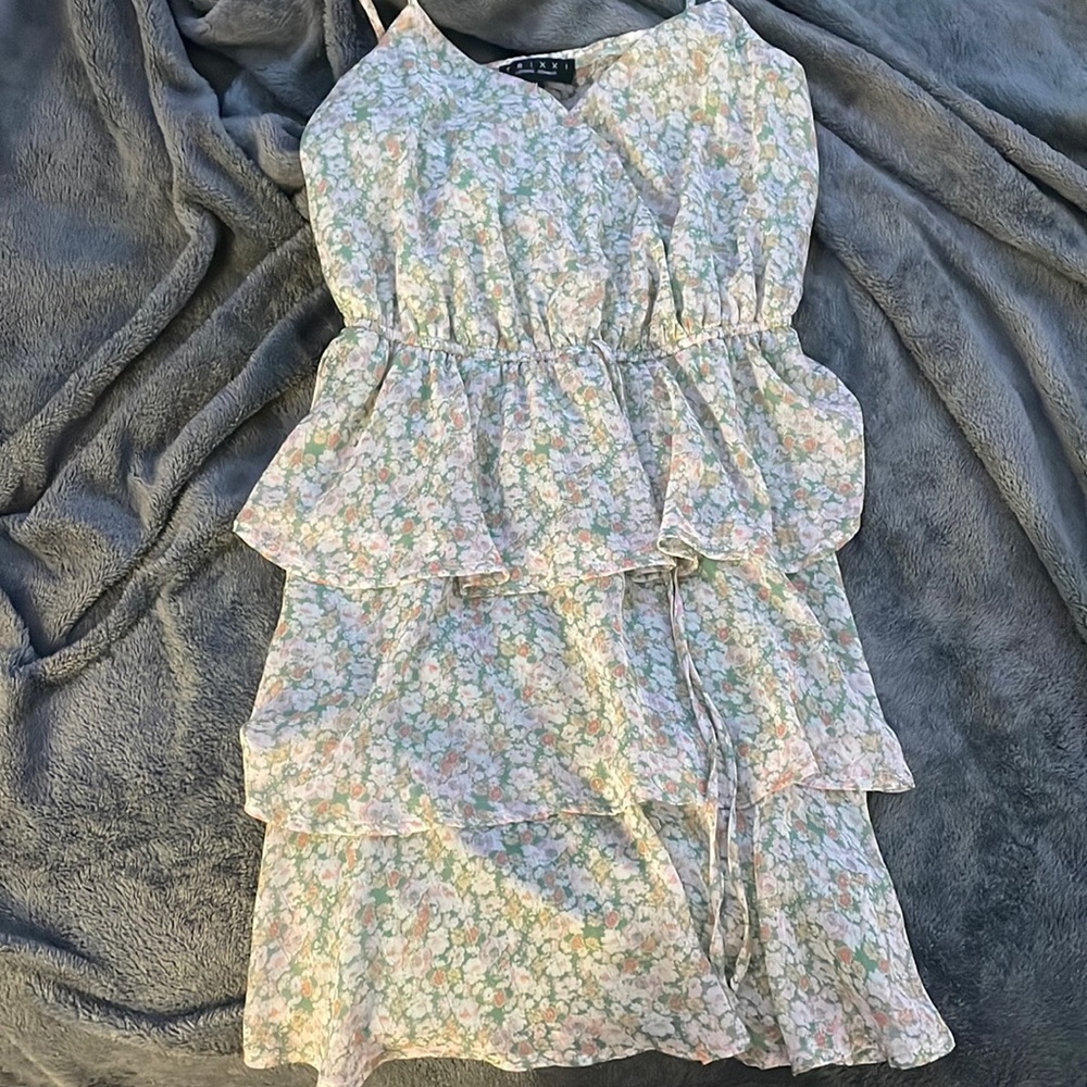 Cute flower dress with adjustable straps!